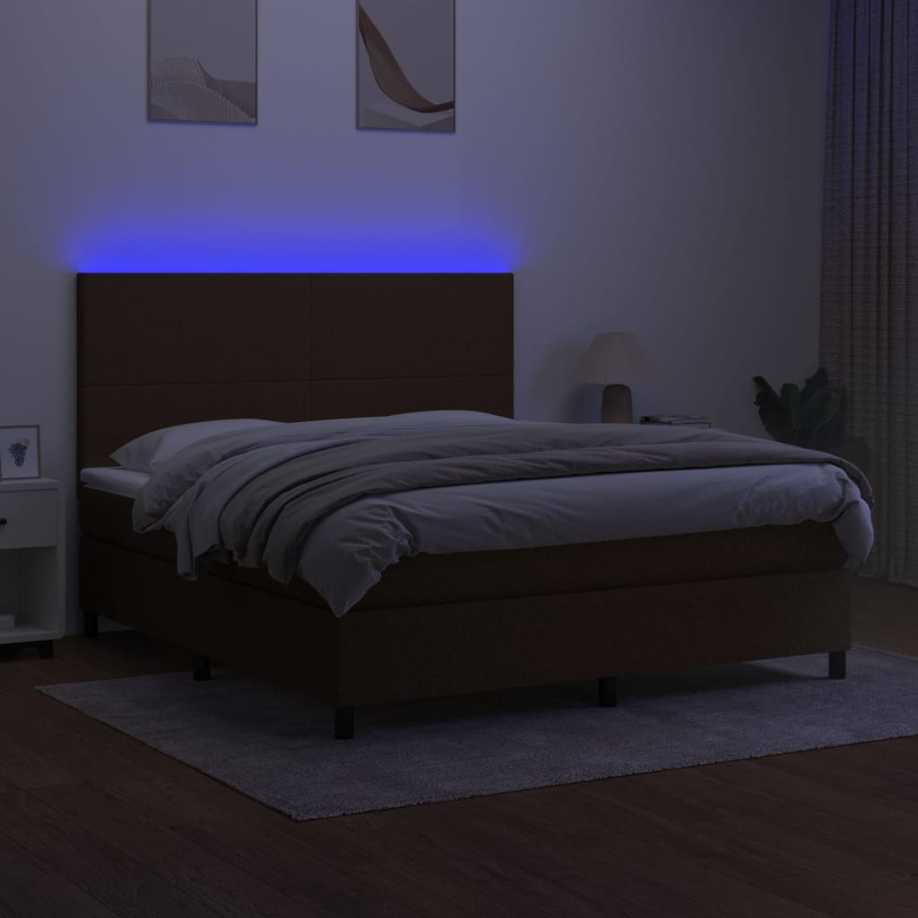 kontinentalseng med LED-lys 180x200 cm stof mørkebrun