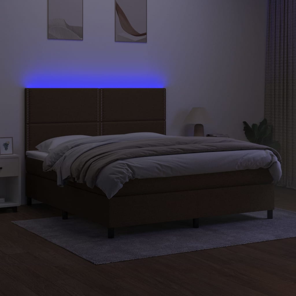 kontinentalseng med LED-lys 180x200 cm stof mørkebrun